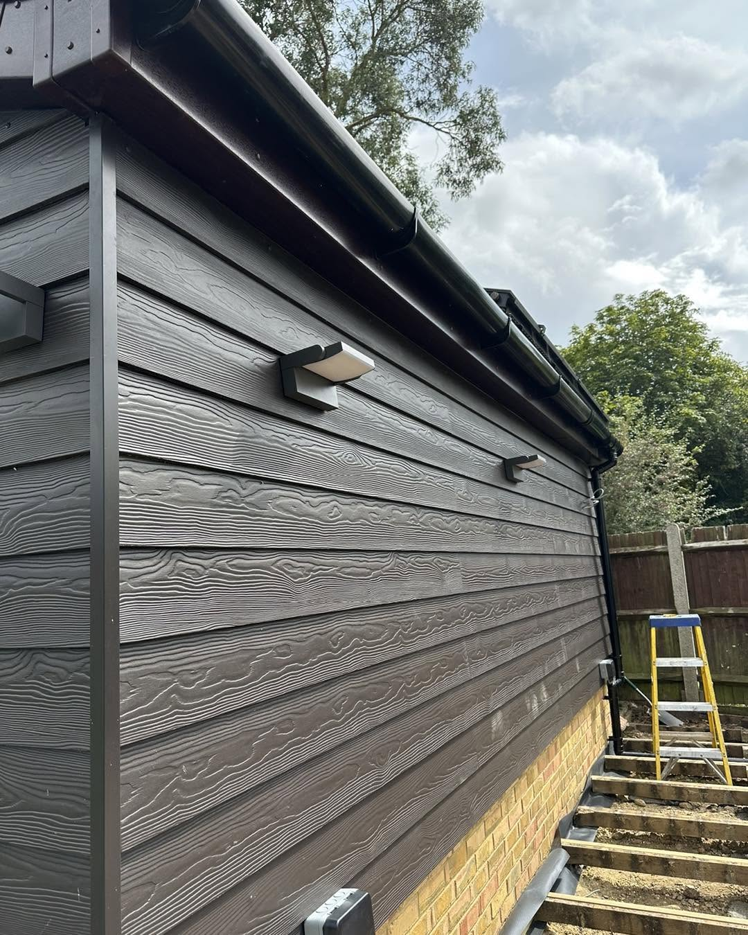 Side elevation of a garden room showing evenly spaced exterior LED wall lights